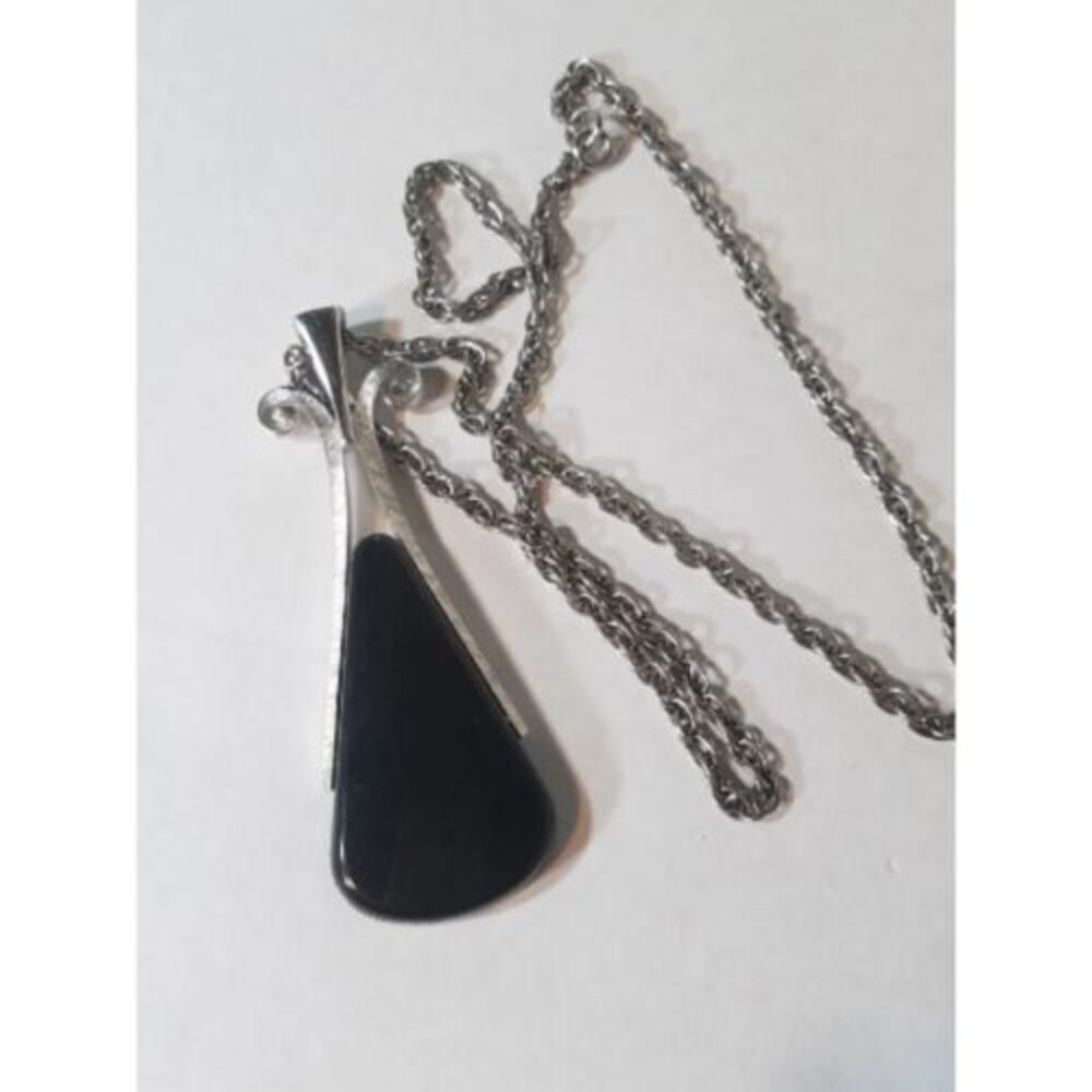 Vintage Avon necklace Large black pendant‎ with silver tone chain. - Picture 2 of 6